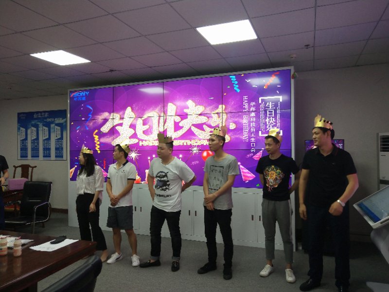 液晶拼接屏廠家華邦瀛為員工舉辦生日會慶?；顒?></a></div>
		<div   id=