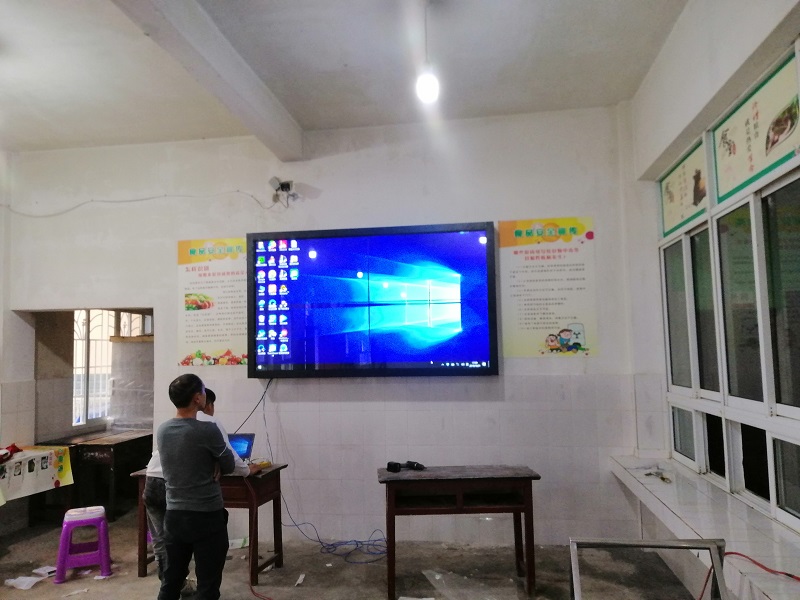 華邦瀛觸摸式液晶拼接屏入駐云南中心小學(xué)，把“視界”帶進(jìn)校園食堂